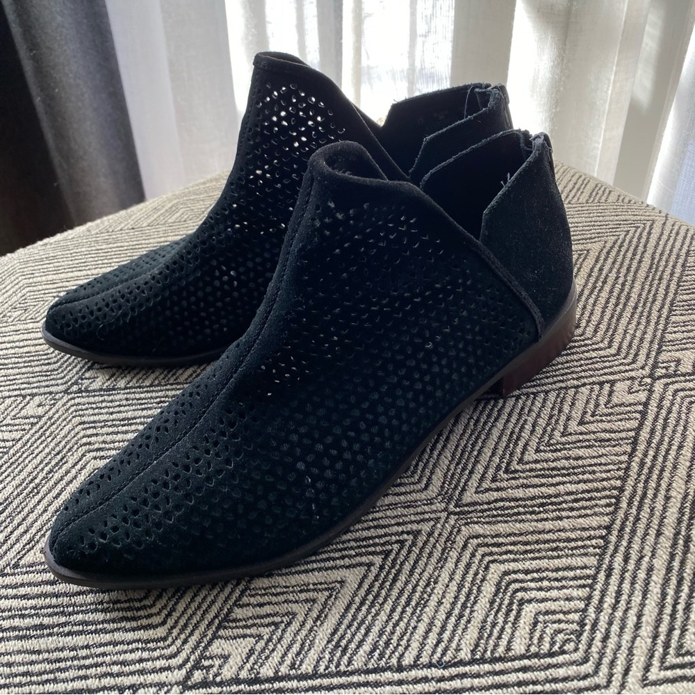 Kelsi Dagger black laser cut flat heel booties size 8.5 - Picture 2 of 8